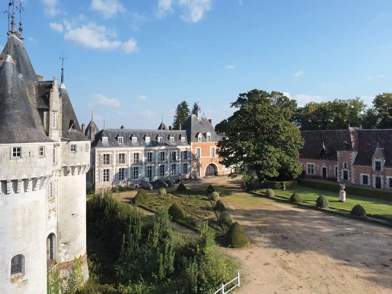 Photos Château en Perche avec parc de 41 hectares – 120 km de Paris