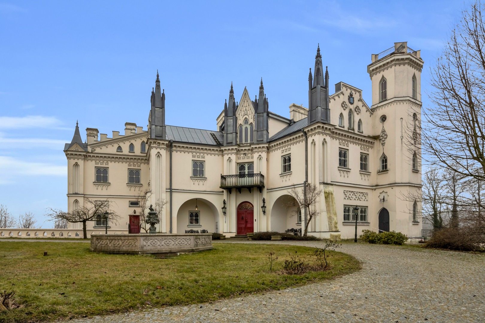 Images Perfect gerenoveerd kasteel bij Warschau