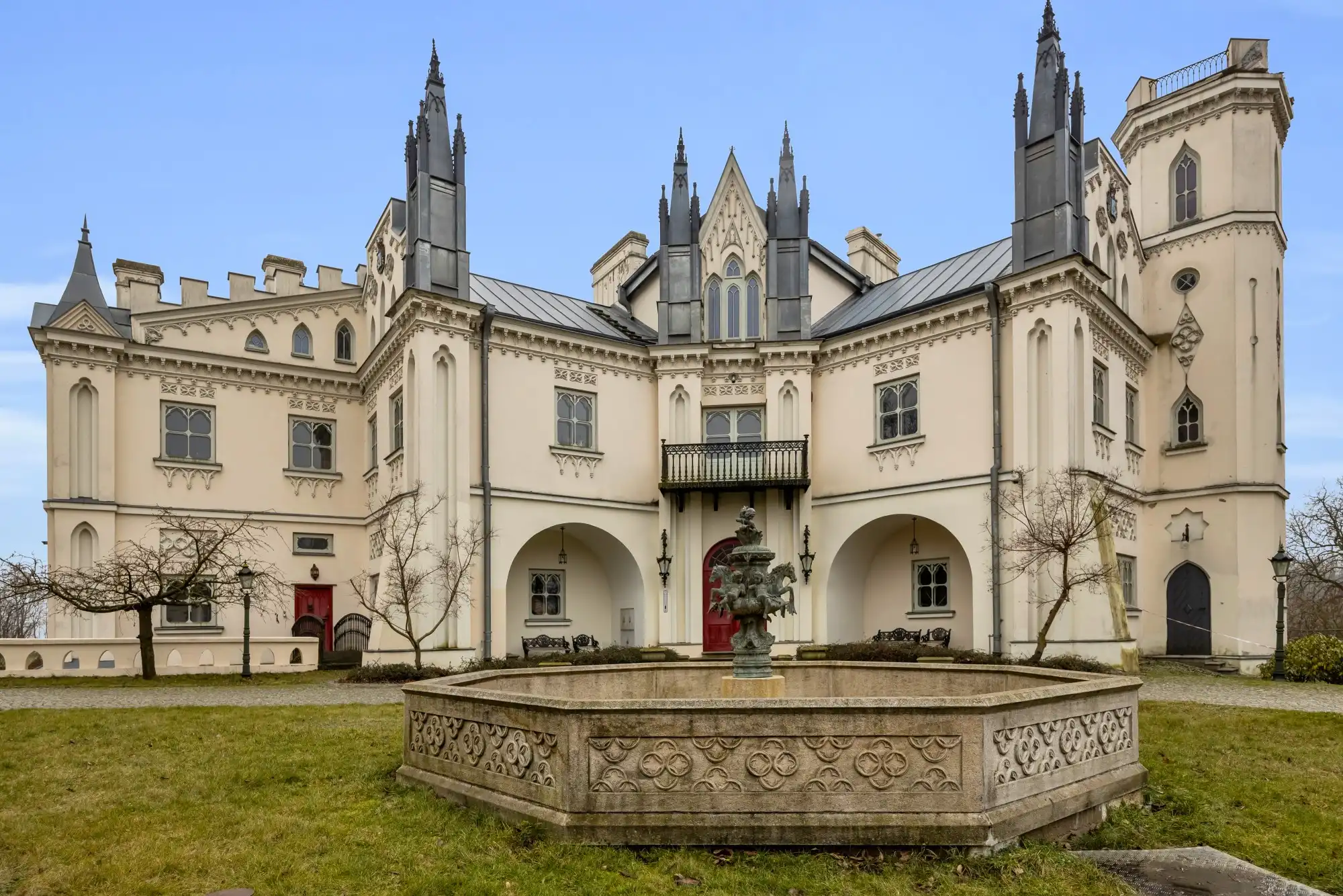 Images Perfect gerenoveerd kasteel bij Warschau