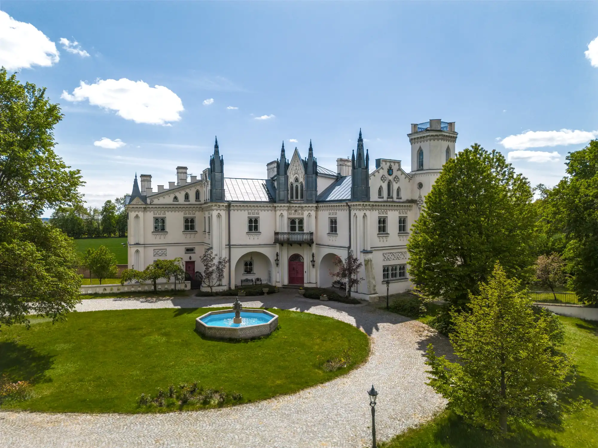 Images Perfect gerenoveerd kasteel bij Warschau