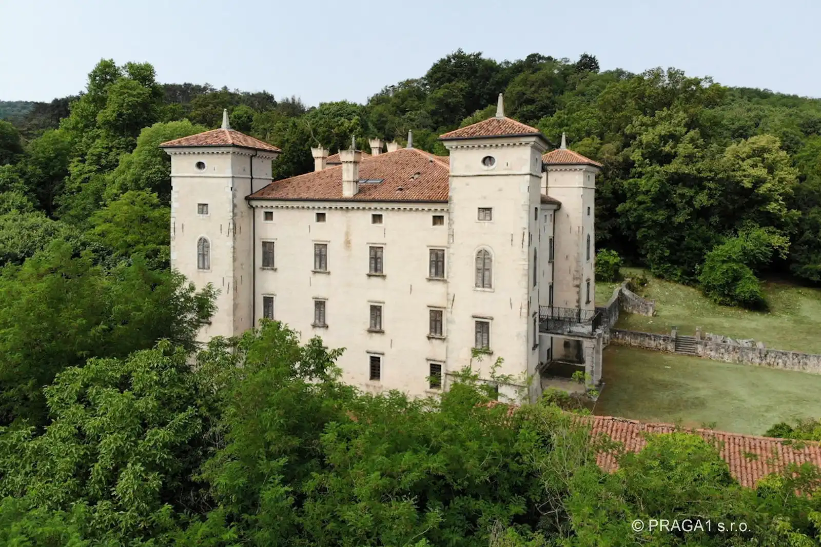 Photos Castle with 110 hectars land, vineyards and wine production in northern Italy for sale