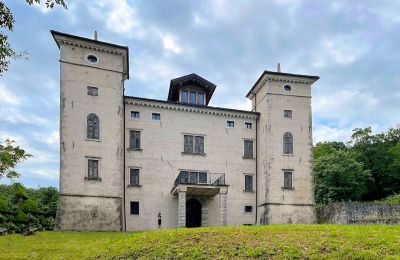 Kasteel te koop Italië, Buitenaanzicht
