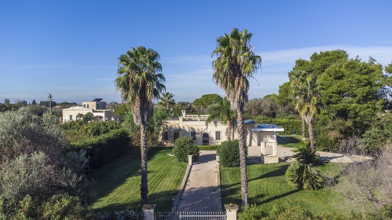 Images Renovierte villa met zwembad en tuin in Oria, Italië