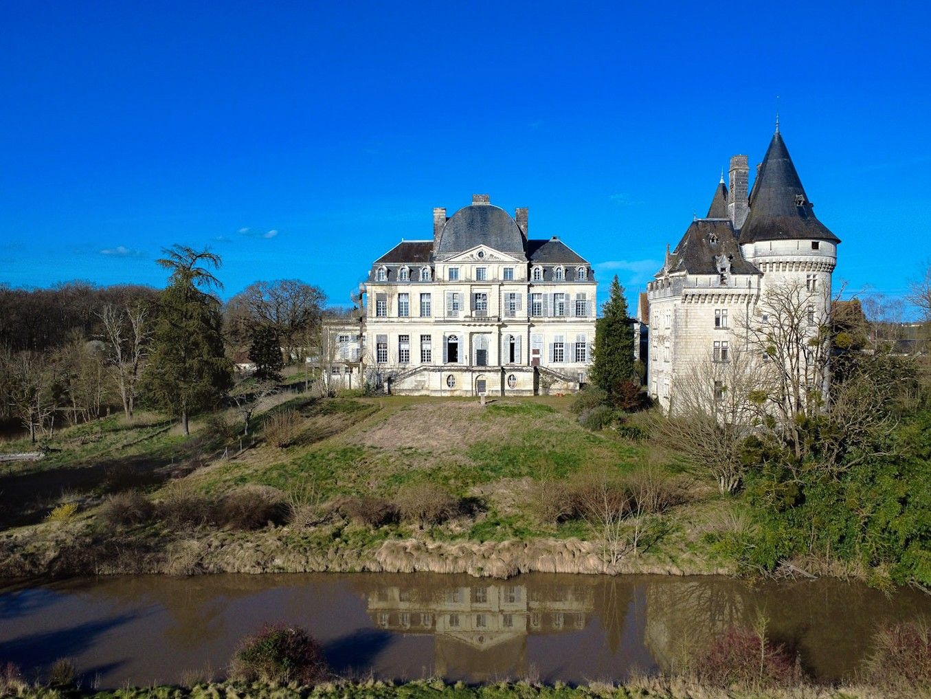 Photos Majestueux château à vendre près de Tours