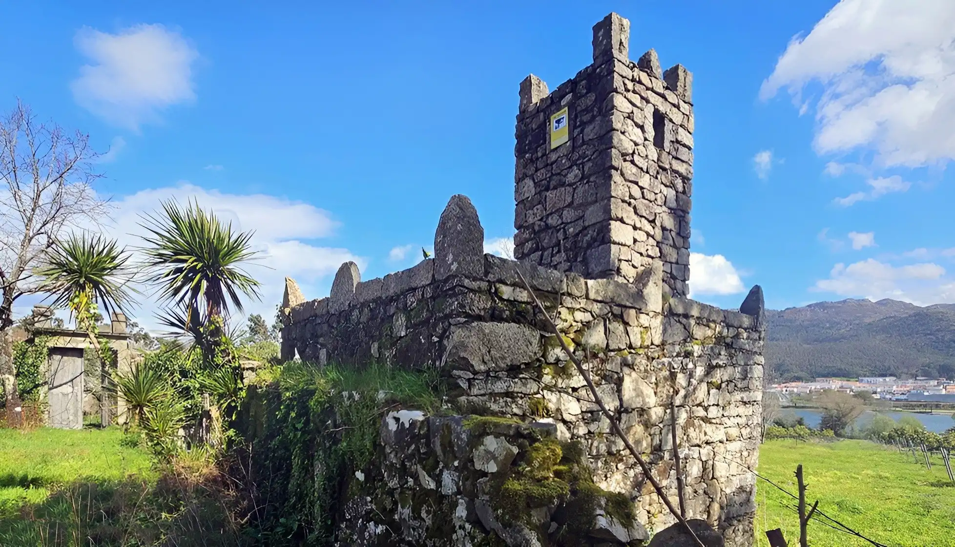 Images Entwicklungsprojekt in Galizien: Pazo, Nebengebäude und Kapelle in der Region O Baixo Miño - 9 Hektar