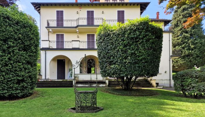 Historische villa te koop 28838 Stresa, Piemonte,  Italië