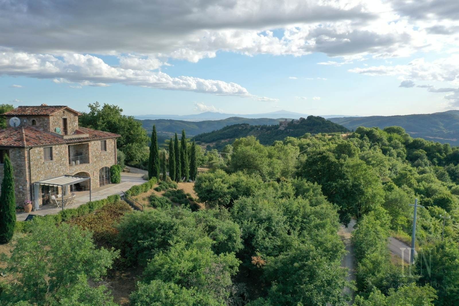 Photos Demeure de campagne avec vue panoramique près de Preggio et piscine chauffée