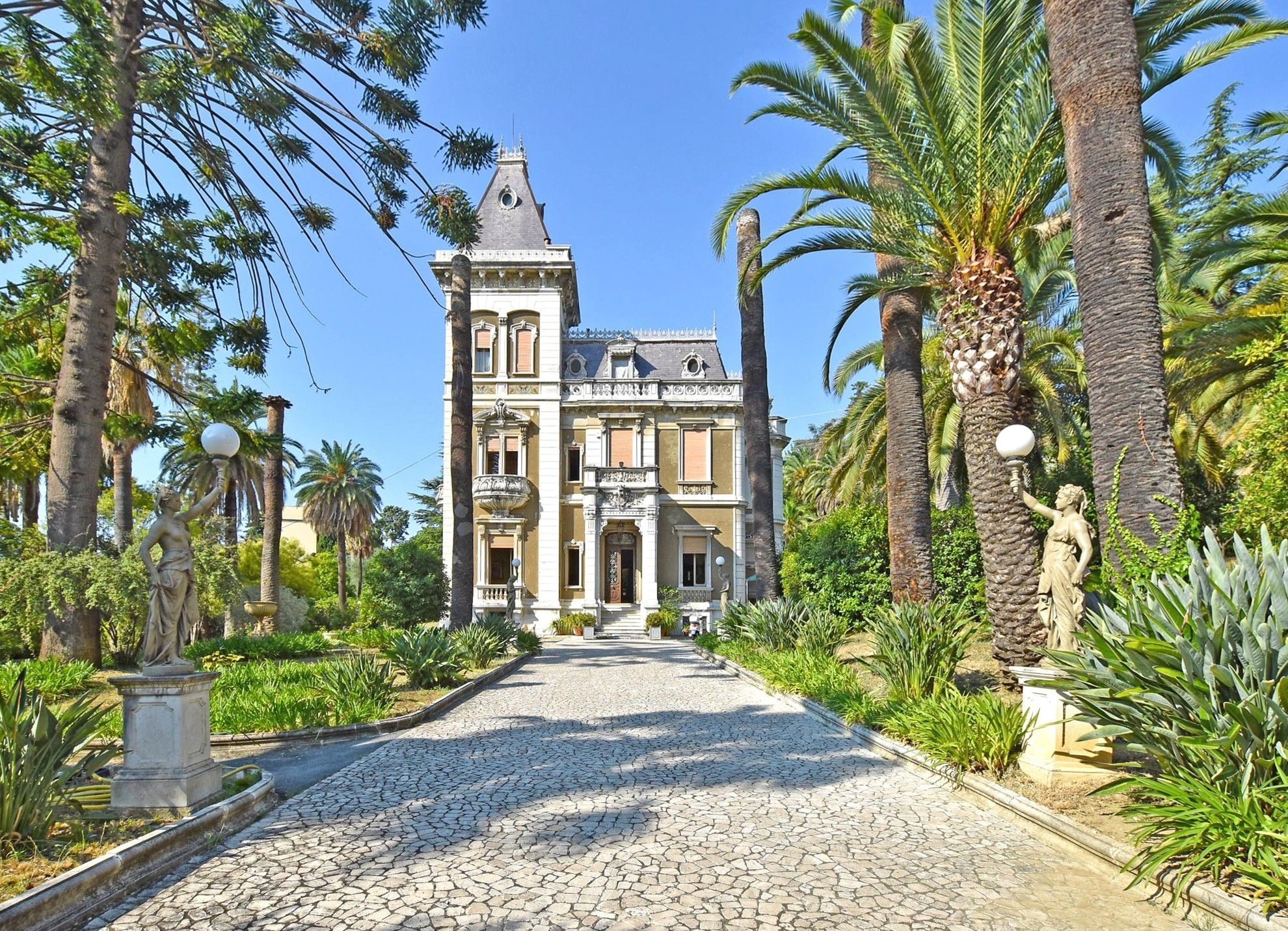 Photos Demeure de prestige avec vue sur la mer à Sanremo, Ligurie
