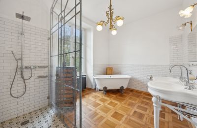 Demeure historique à vendre Biel/Bienne, Alpenstrasse 95, Berne, Badezimmer mit freistehender Badewanne und begehbarer Dusche