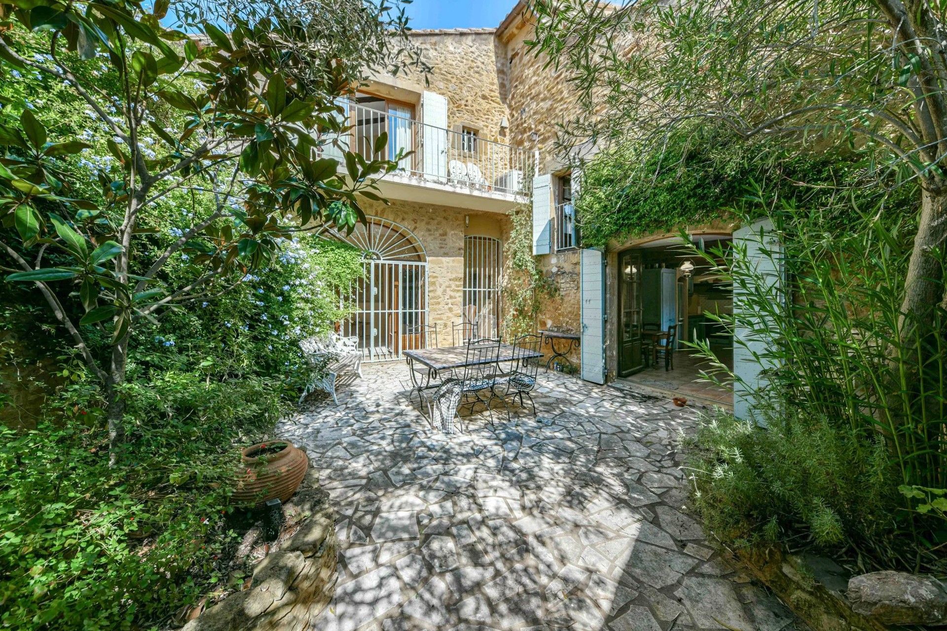Images Historisch stenen huis bij Uzès