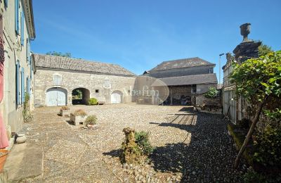 Propriété historique à vendre Nay, Nouvelle-Aquitaine, Cour intérieure
