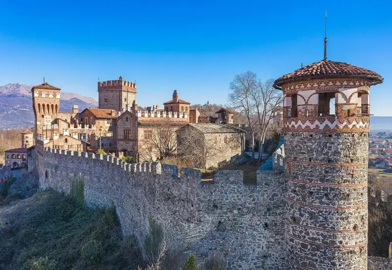 Burcht te koop Pavone Canavese, Piemonte, 1