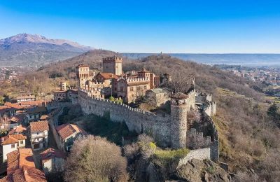 Burcht te koop Pavone Canavese, Piemonte, Algemeen overzicht