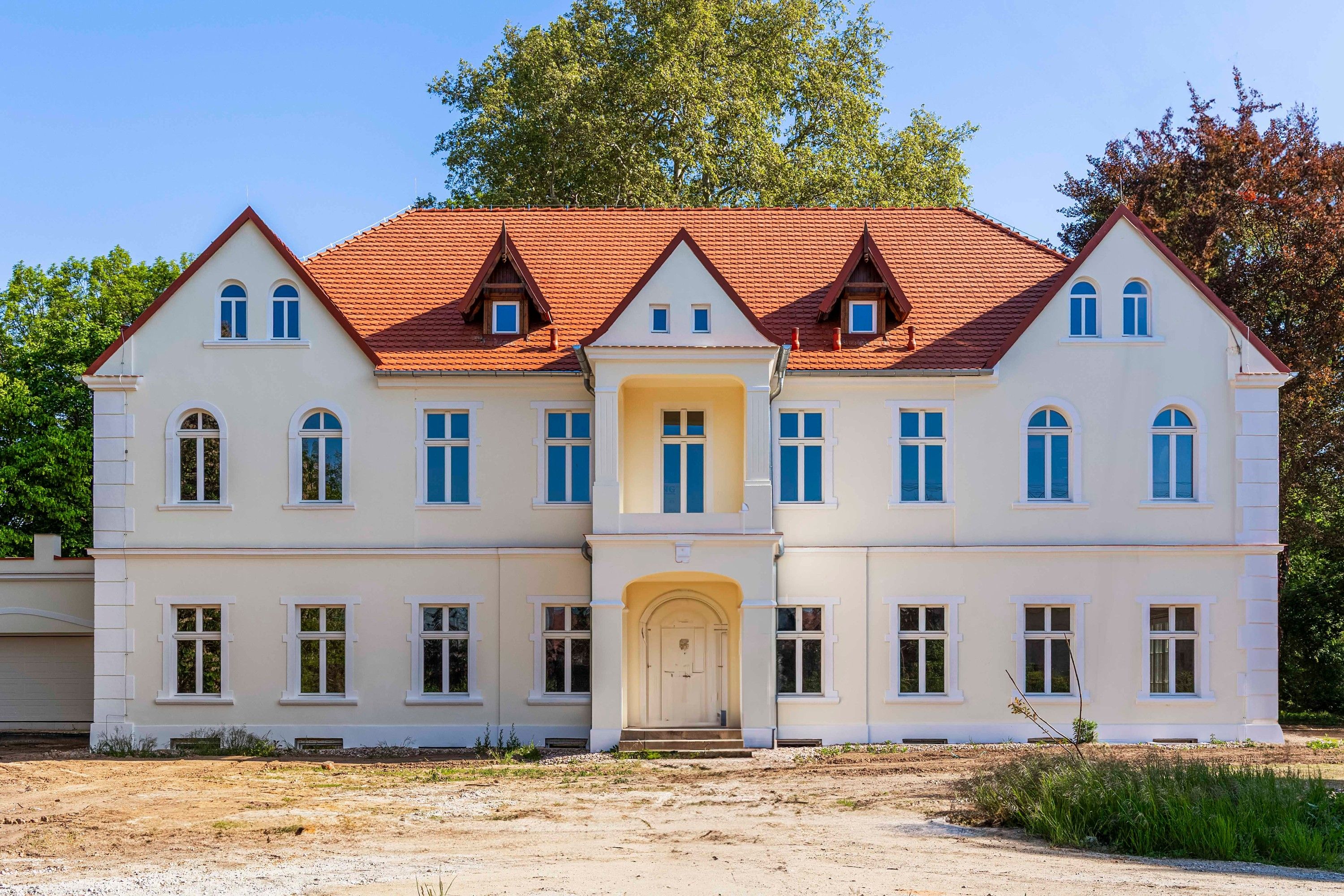 Photos Manoir près de Wrocław avec parc de 4 ha, bien-être, piscine et potentiel équestre