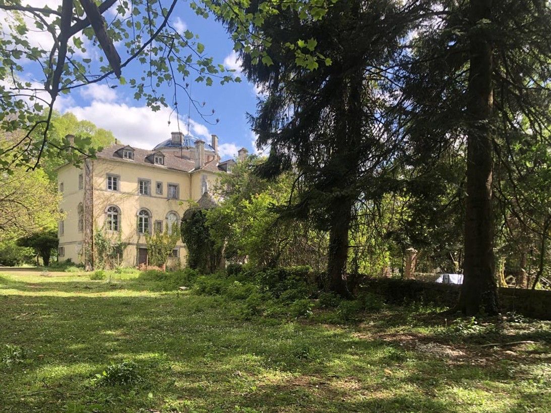 Photos Château du 19ème siècle de 750 m2 à restaurer sur 33 hect, rivière secteur Béarn