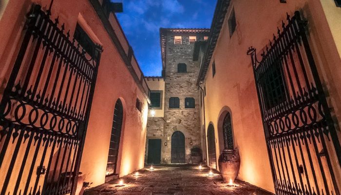 Château médiéval à vendre Vicchio, Toscane,  Italie