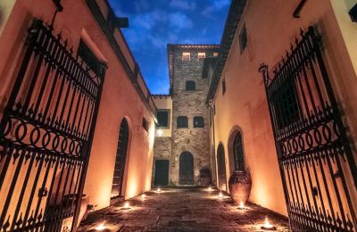 Château médiéval à vendre Vicchio, Toscane, Entrée