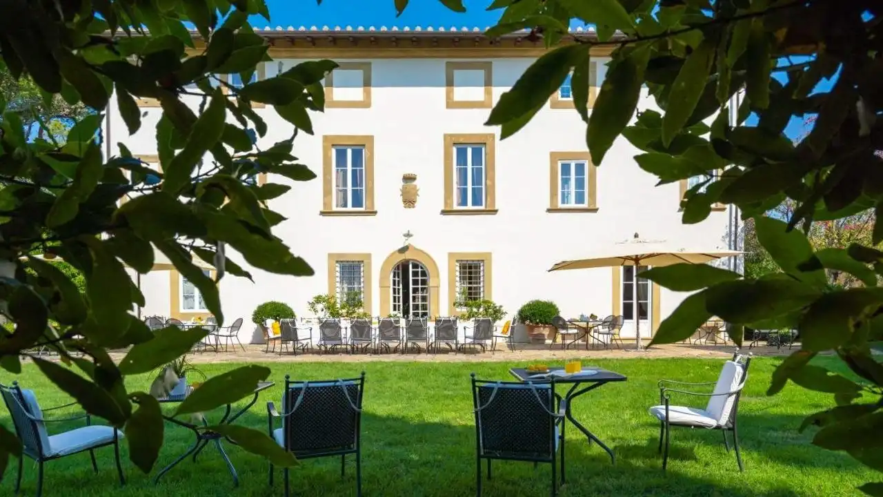 Images Villa Leopolda: Toskana-Landgut bei Pisa mit 320 Hektar Wald