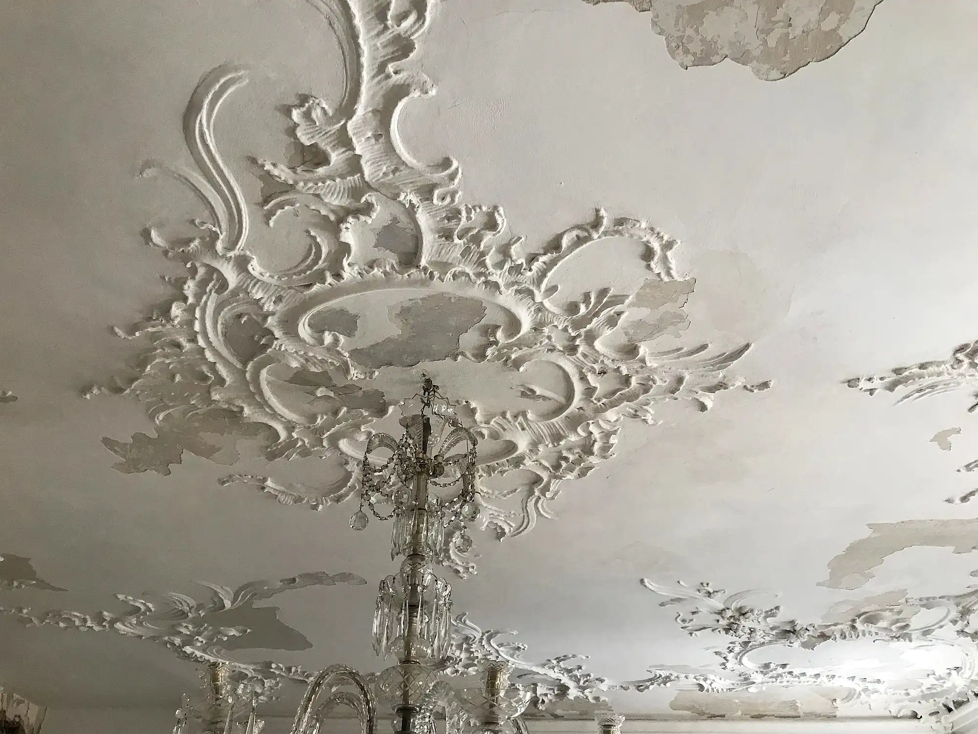 Images Renovierungsbedürftiges Schloss im Taubertal