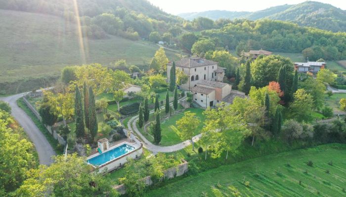 Landelijk huis te koop Lerchi, Umbria,  Italië
