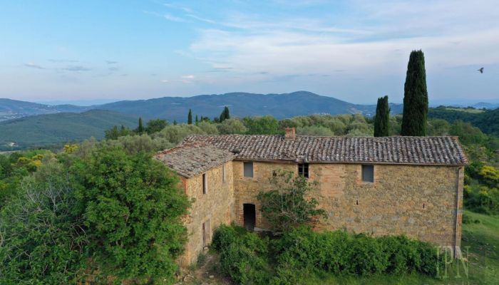Landelijk huis te koop 06073 Corciano, Umbria,  Italië