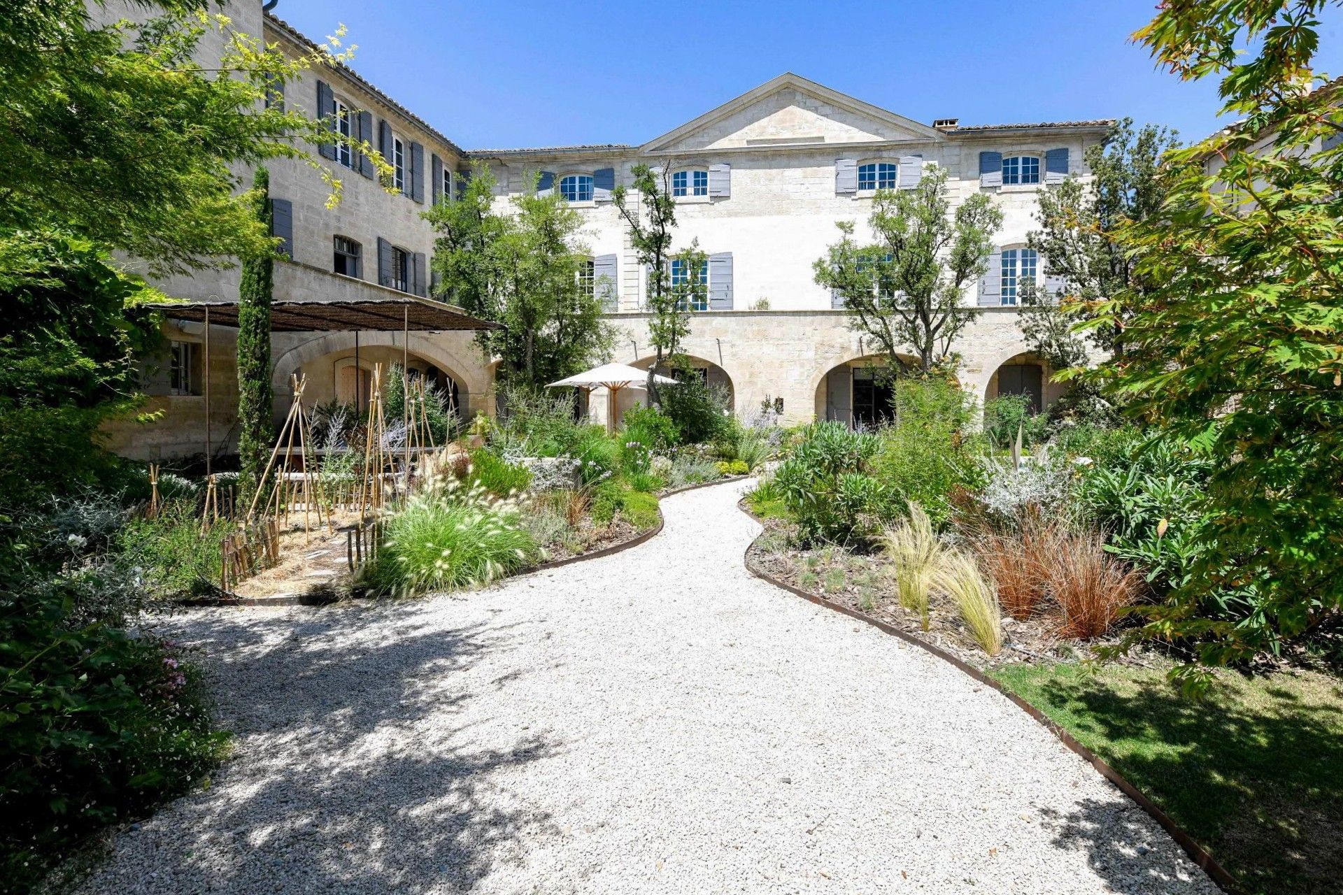 Photos Propriété d’exception avec jardin, piscine et vues près d’Avignon en Provence