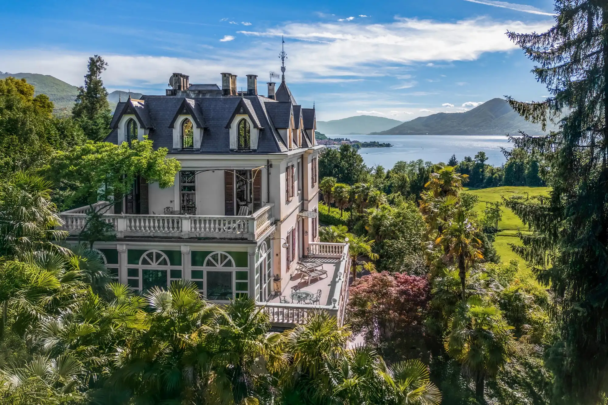 Photos Villa im frühen Liberty-Stil mit Blick auf den Lago Maggiore