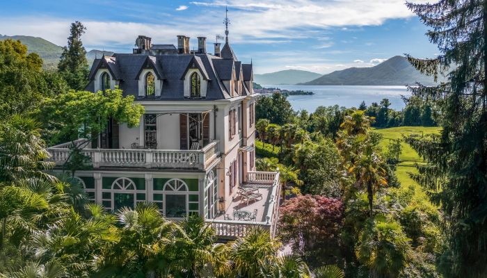 Historische villa te koop Luino, Lombardije,  Italië