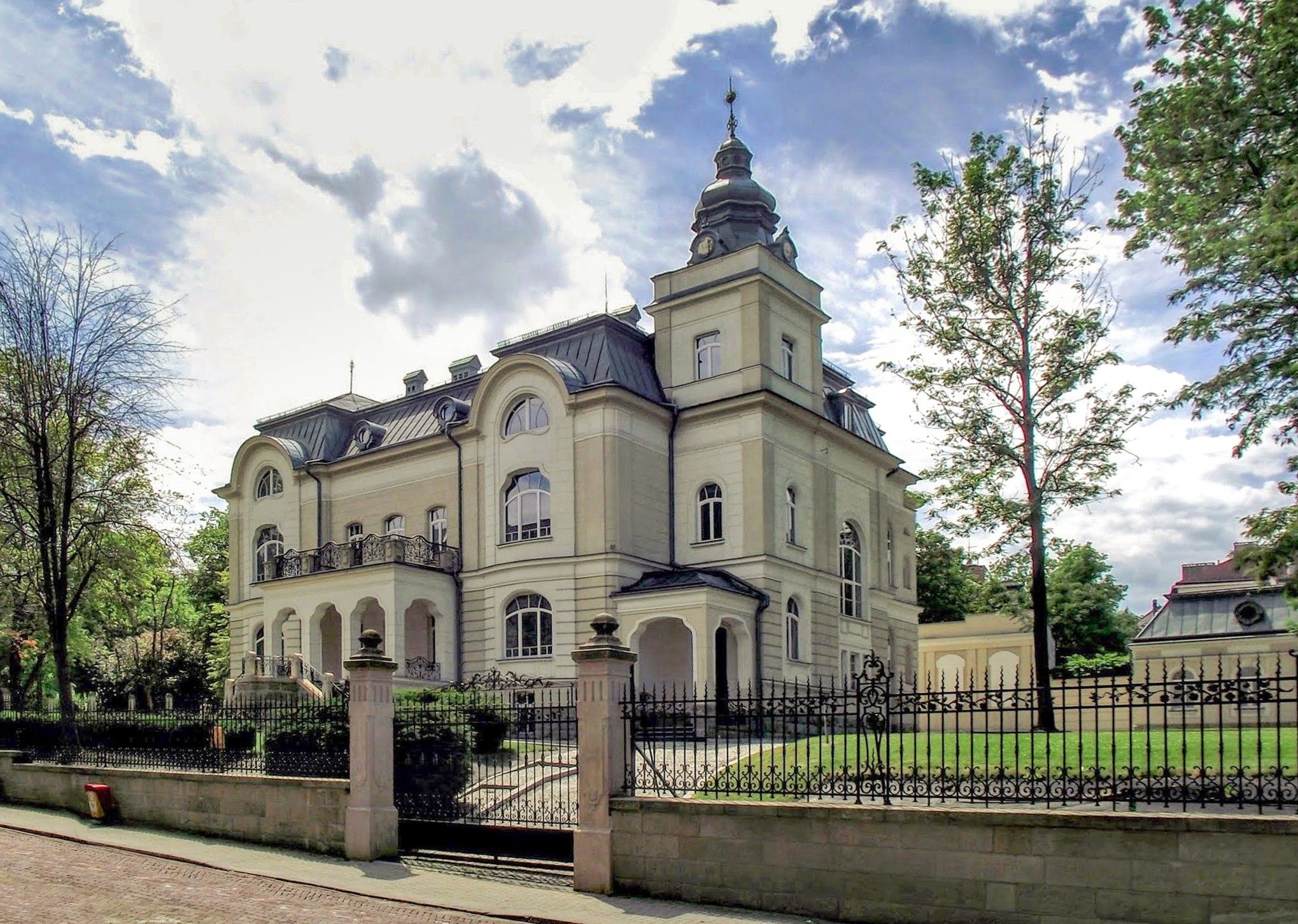 Villa van textielfabrikant Herrmann Schneider – Cultuurhistorisch erfgoed van de industrialisatie, Historische villa