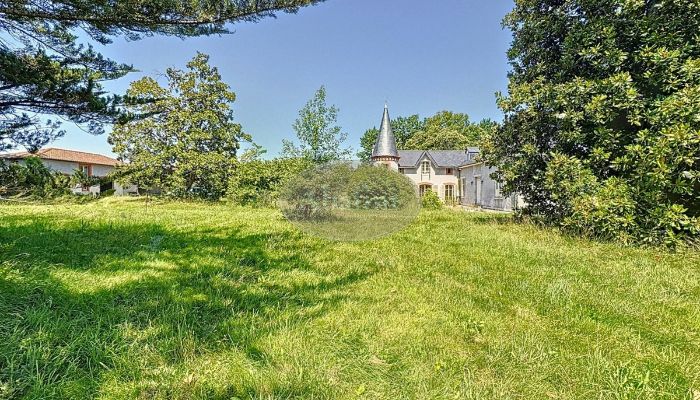 Historisch pand te koop Lannemezan, Occitanie,  Frankrijk