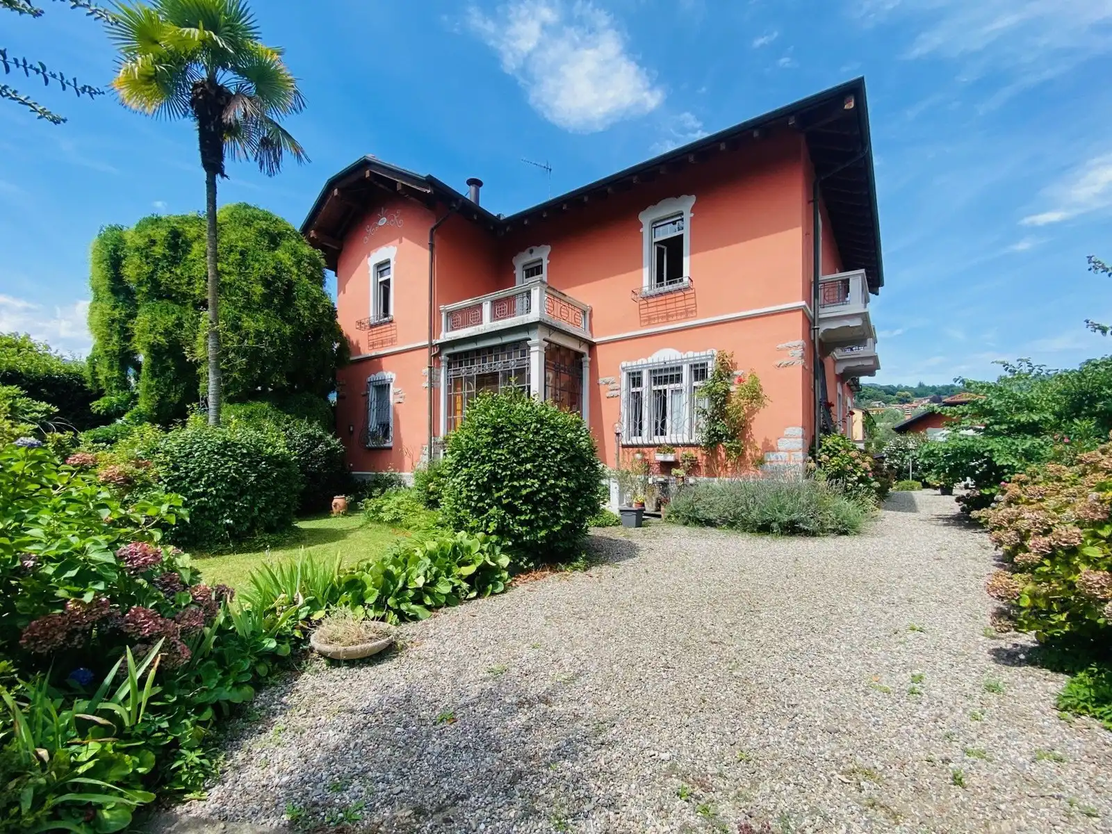 Photos Jugendstilvilla im Herzen von Verbania Intra mit großem Garten und historischem Charme am Lago Maggiore