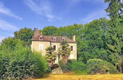 Biens historiques, Manoir de caractère du XVIIIe siècle près de Pau avec parc arboré et boxes à chevaux