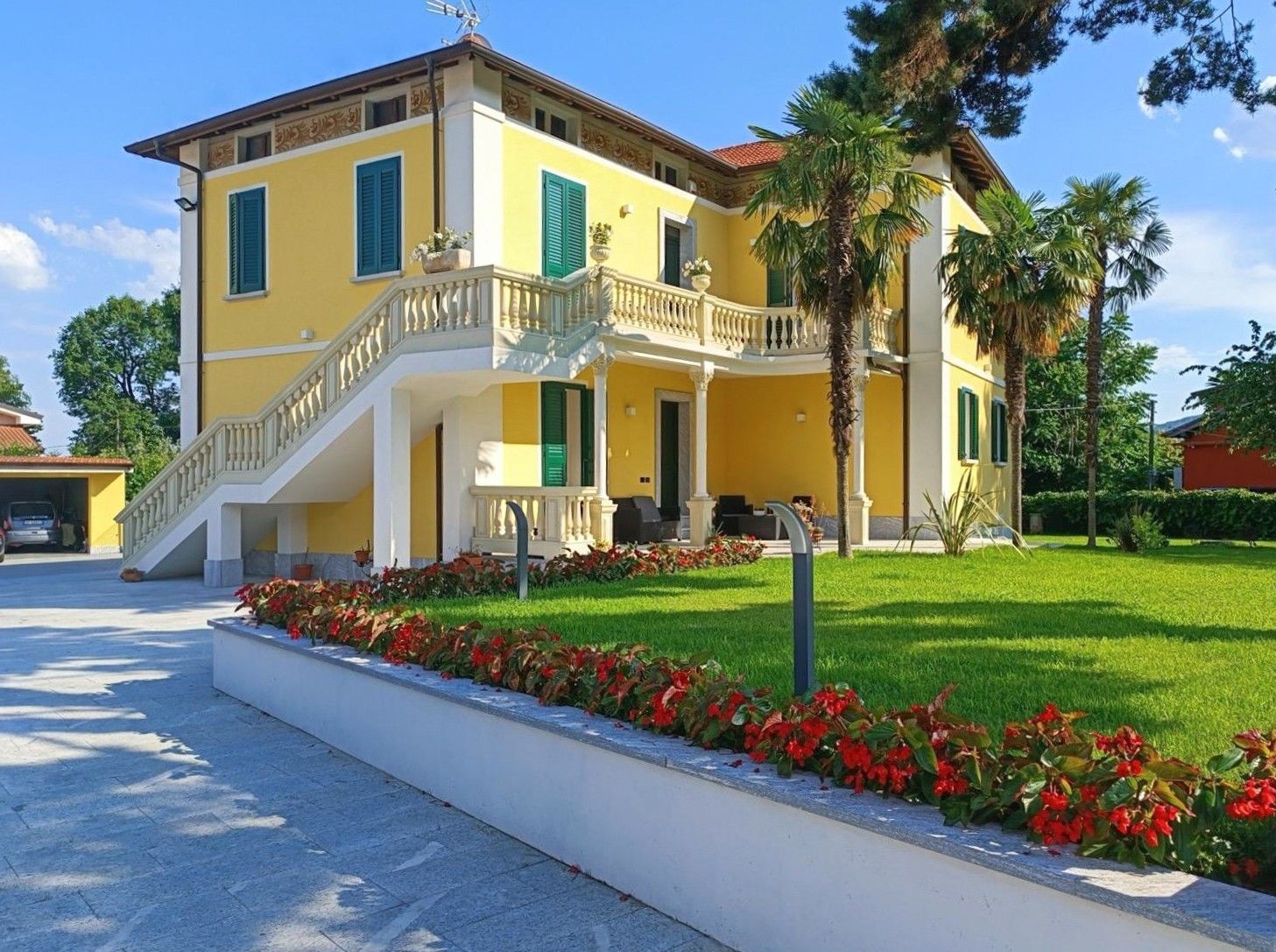 Images Late Liberty-villa aan het Lago Maggiore met warmtepomp en uitstekende energie-efficiëntie
