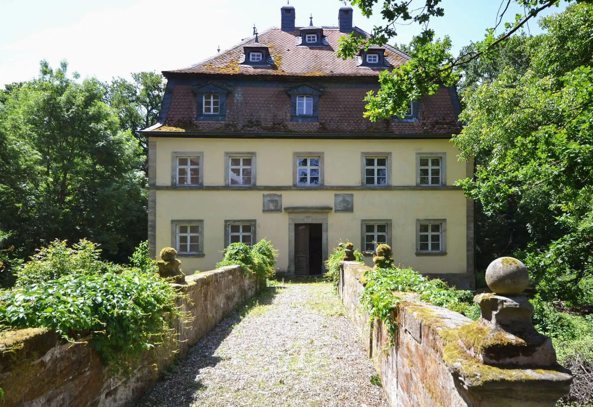 Images Schloss Hain bei Küps mit großem Grundstück