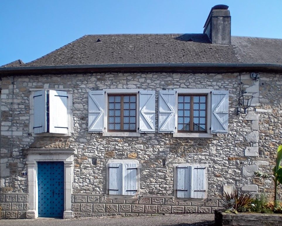 Photos Maison béarnaise en pierre avec grange et jardin à Lasseube, Béarn