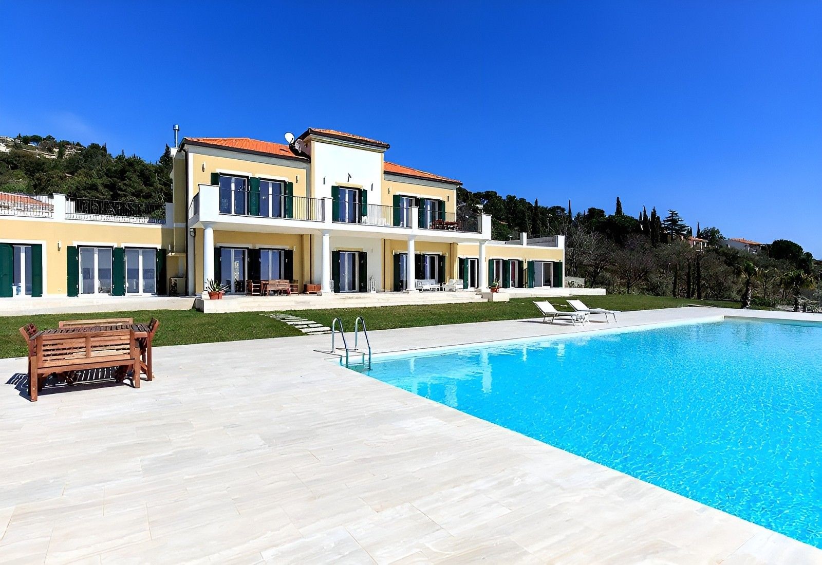 Photos Demeure de prestige à Cipressa avec vue panoramique sur la mer