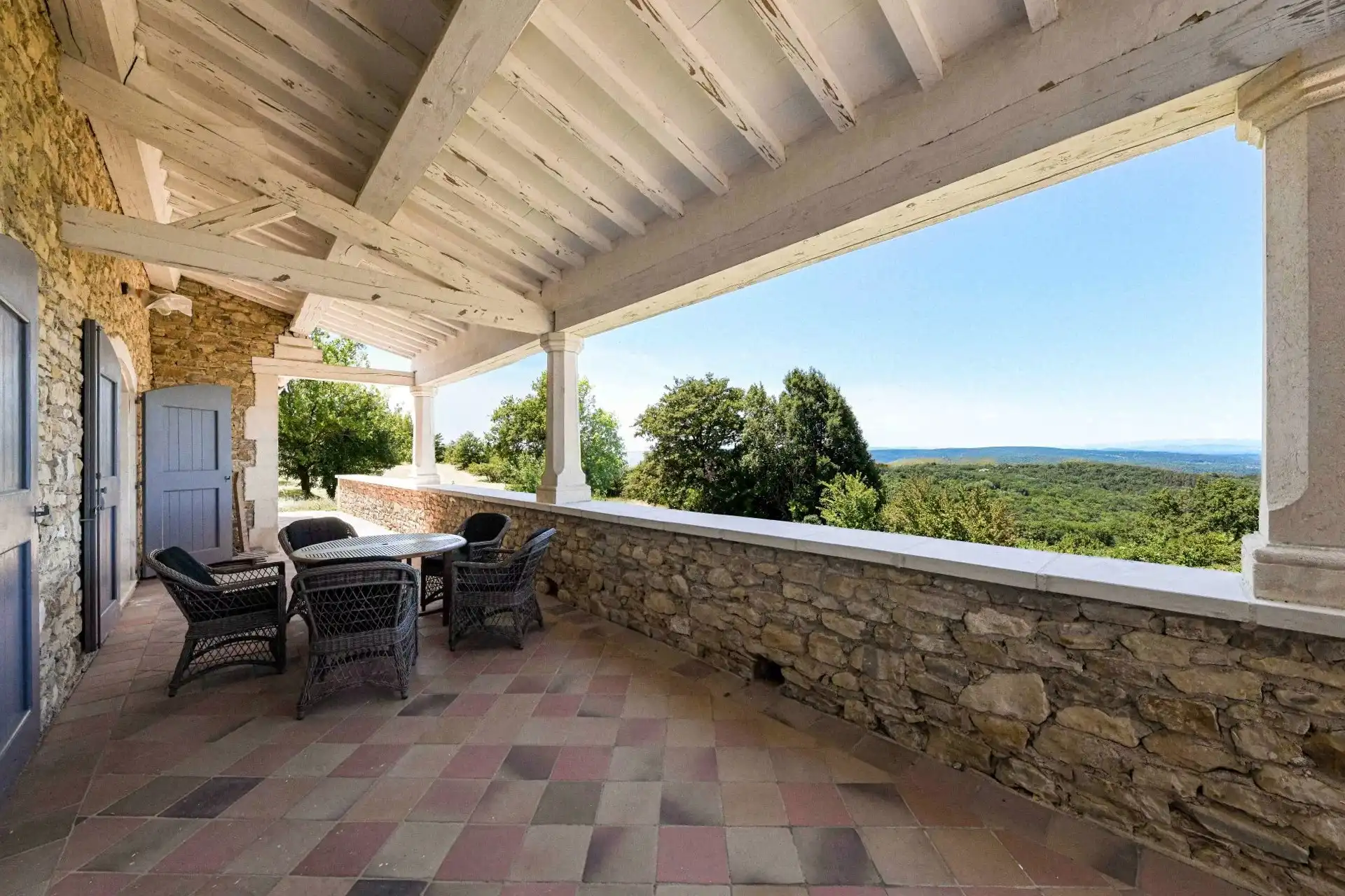 Photos Anwesen mit Steinhaus in geschützter Naturlage, Panoramablick und großer Garten