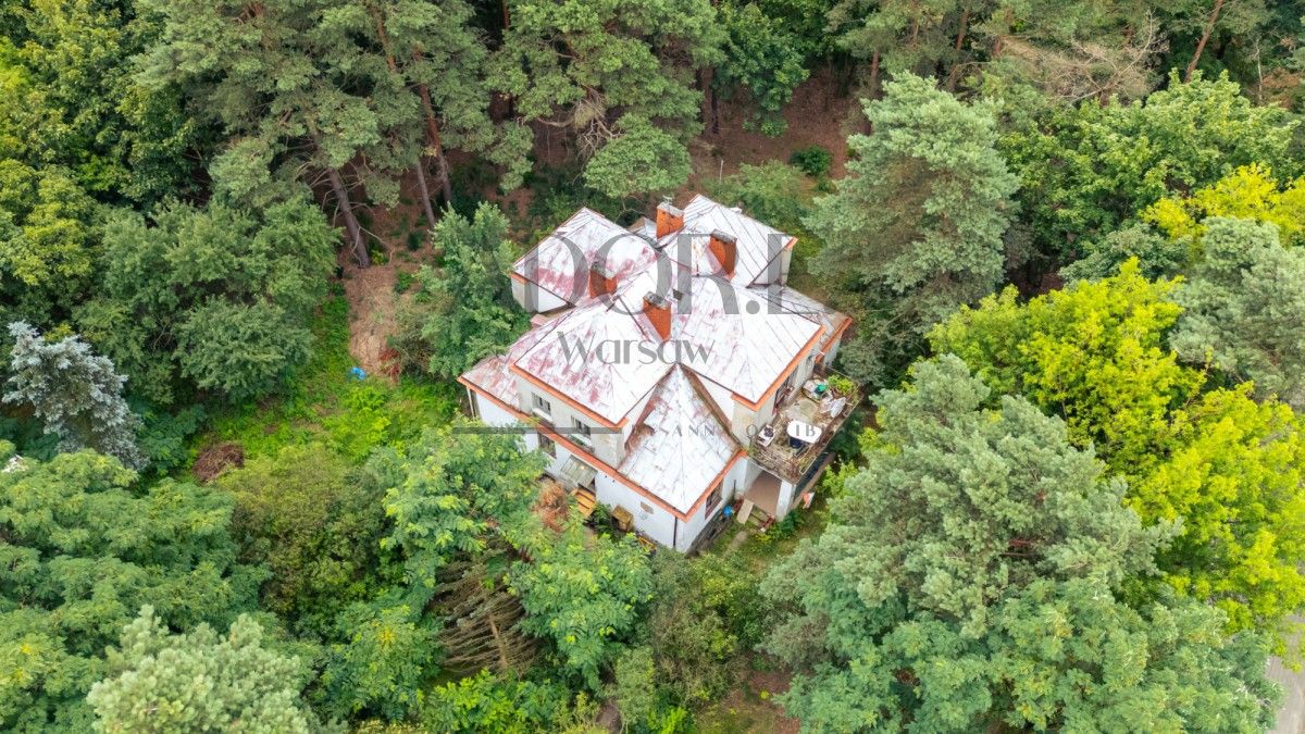 Photos Villa à rénover avec grand jardin au sud de Varsovie