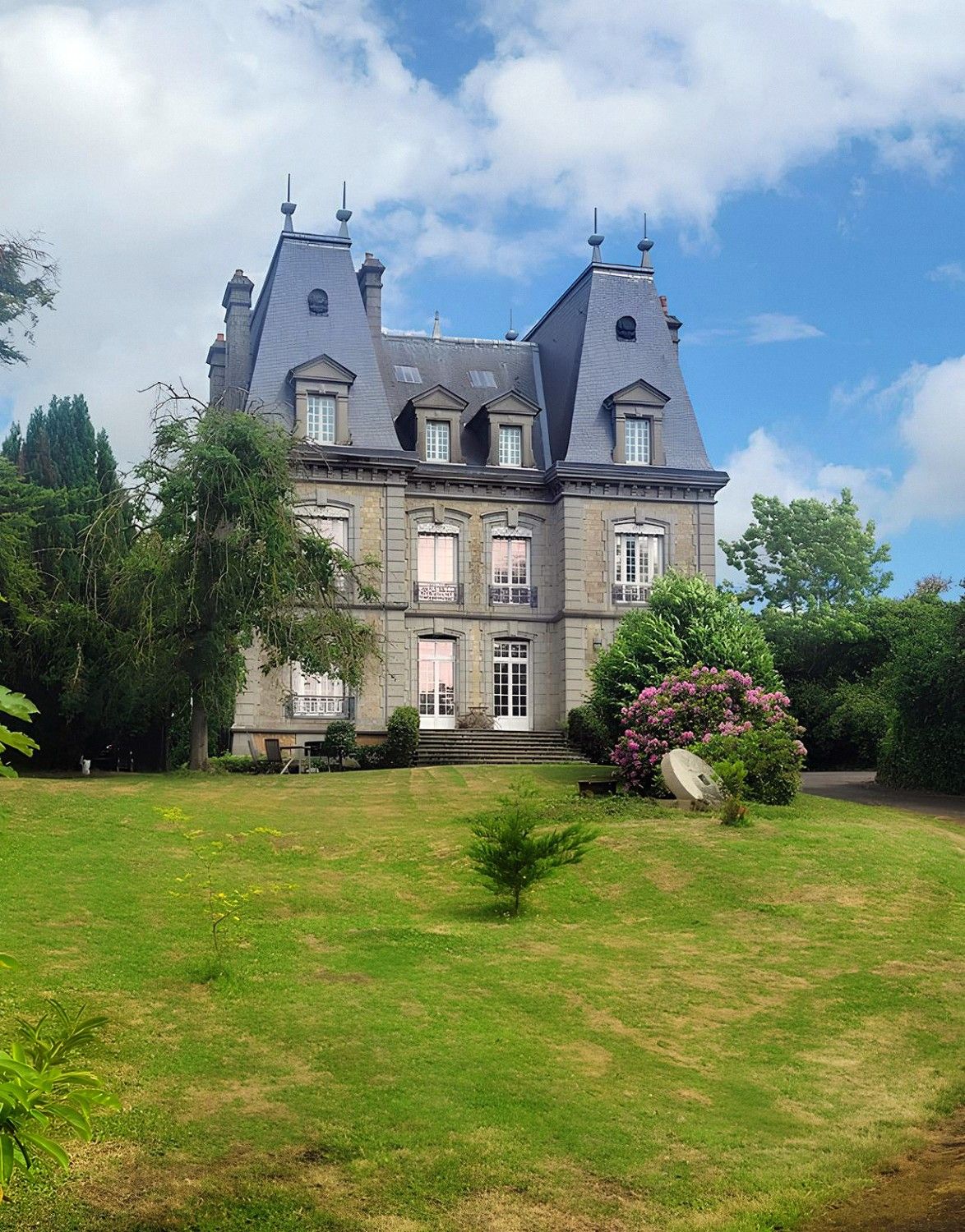 Photos Château du 19ème siècle de 695 m2 restauré en partie sur 3363m2 secteur Orne