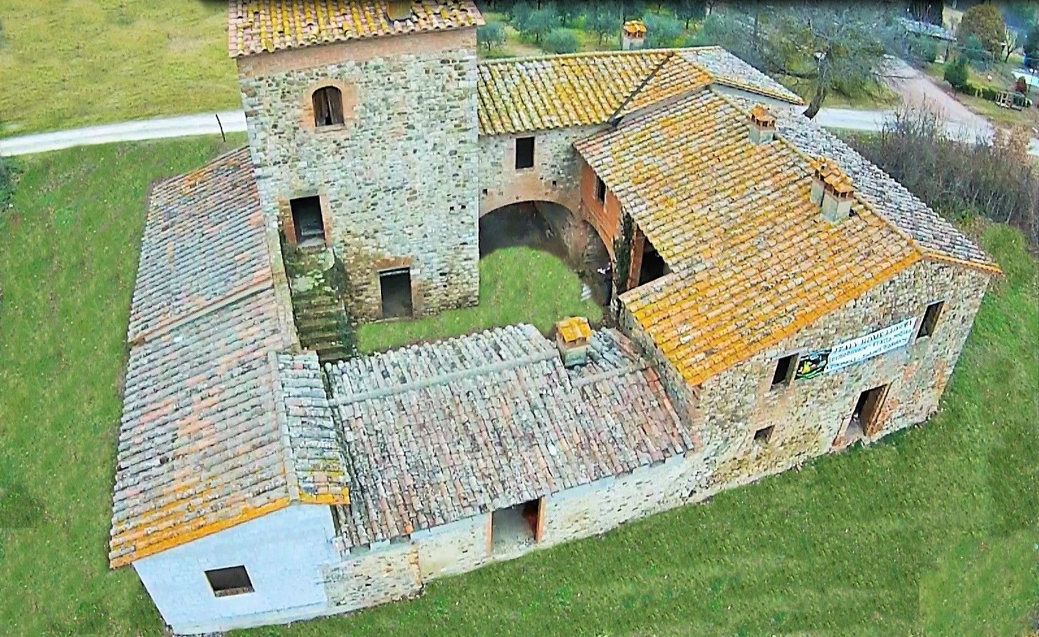 Images Historisch borgo in Umbrië volledig gerestaureerd en flexibel inzetbaar