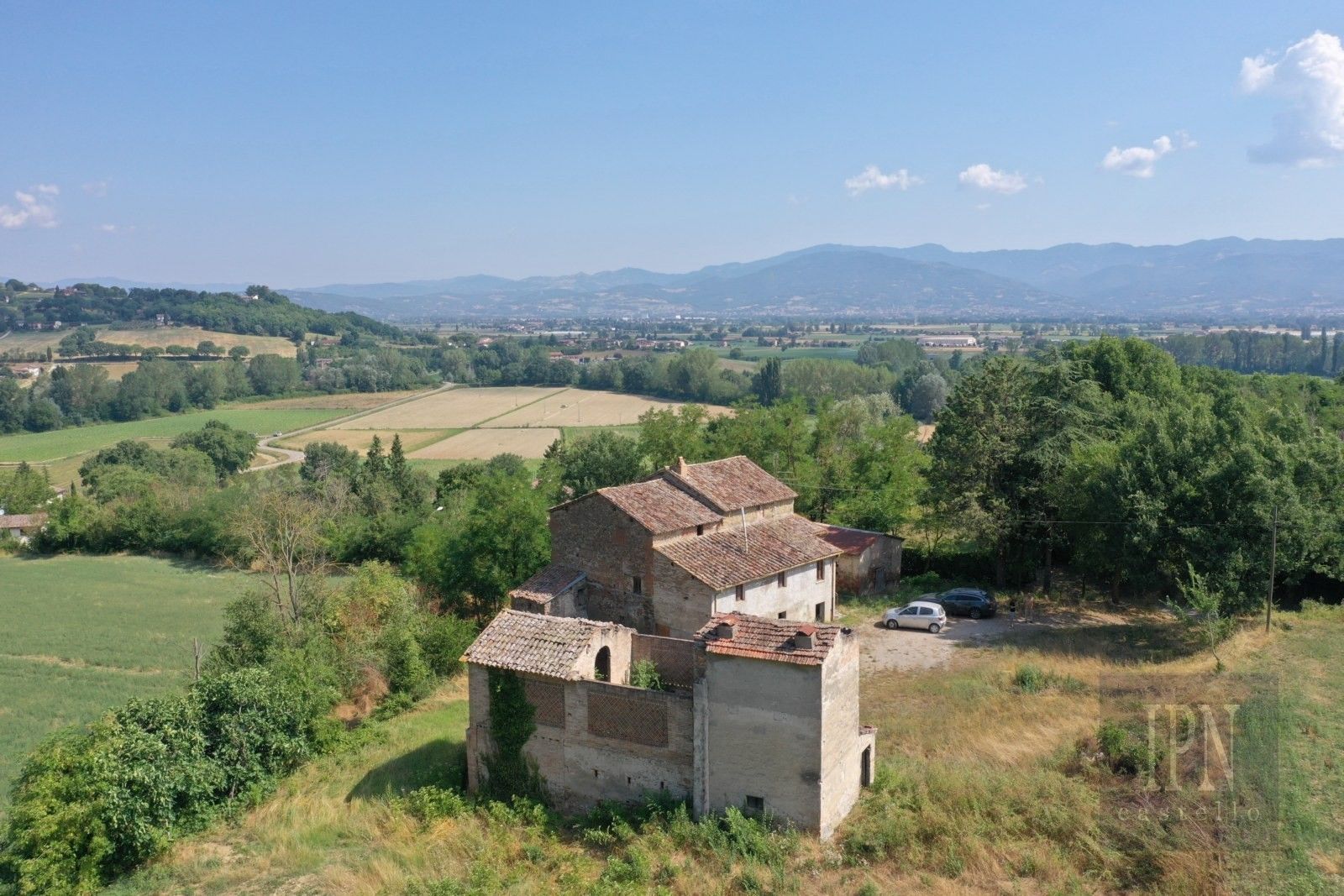 Photos Casale in Umbria con terreno – Progetto di ristrutturazione