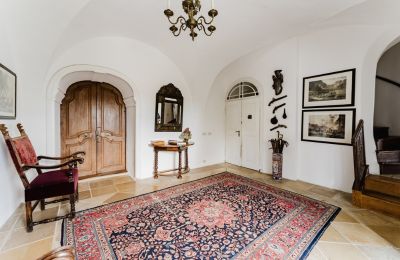 Château à vendre 4693 Desselbrunn, Haute-Autriche, Ein Hauch von Geschichte im Treppenhaus