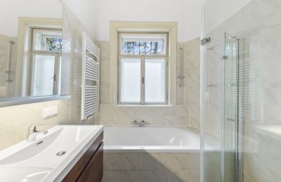 Historische villa te koop Währing, Wenen, Das Tageslicht-Badezimmer