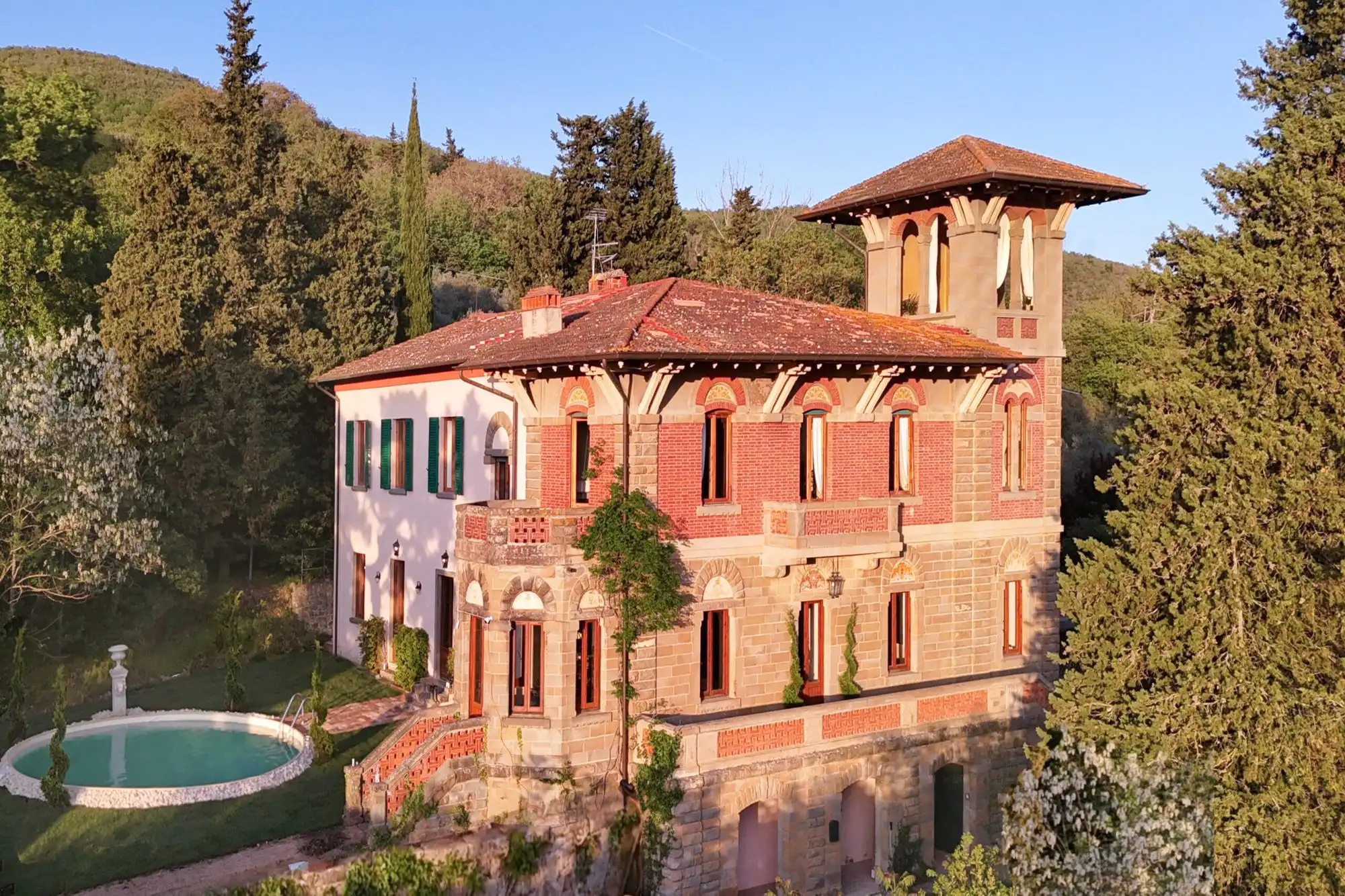 Images Toscaanse villa tussen Valdarno en Chianti