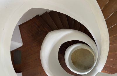 Kasteel te koop 84375 Kirchdorf am Inn, Hofmarkstraße 2, Bayern, Treppenhaus: große Wendeltreppe von EG bis DG