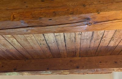 Kasteel te koop 84375 Kirchdorf am Inn, Hofmarkstraße 2, Bayern, 1. Stock: Balkendecke im Wohnzimmer