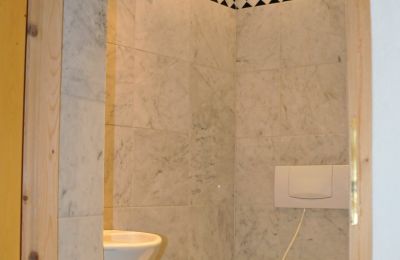 Kasteel te koop 84375 Kirchdorf am Inn, Hofmarkstraße 2, Bayern, 2. Stock: WC (Carrara-Marmor)