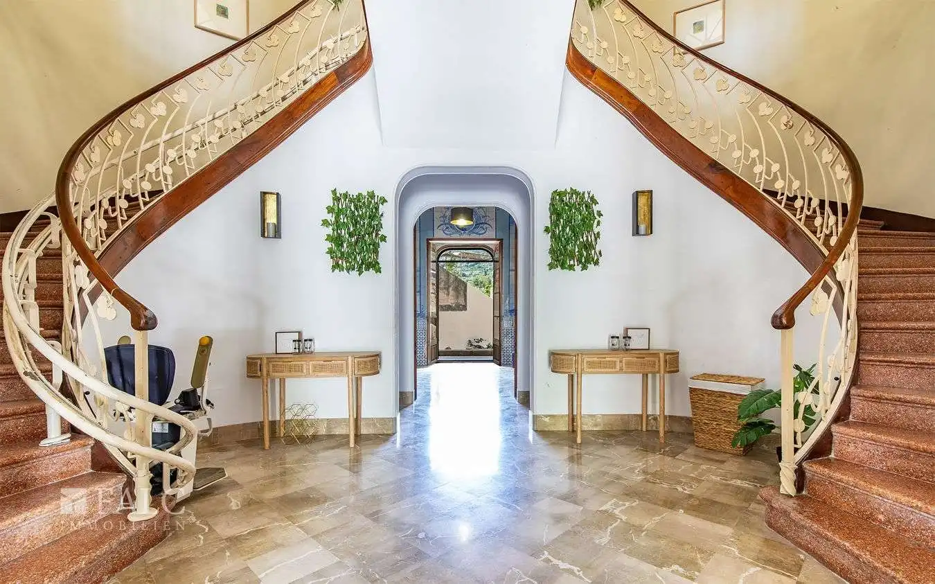 Photos Herrschafliche Stadtvilla mit Bergblick und Garten in Sóller