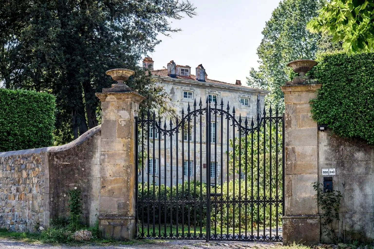 Images Historische Villa bei Lucca mit Nebengebäuden, Kapelle, Olivenhain und Weinberg