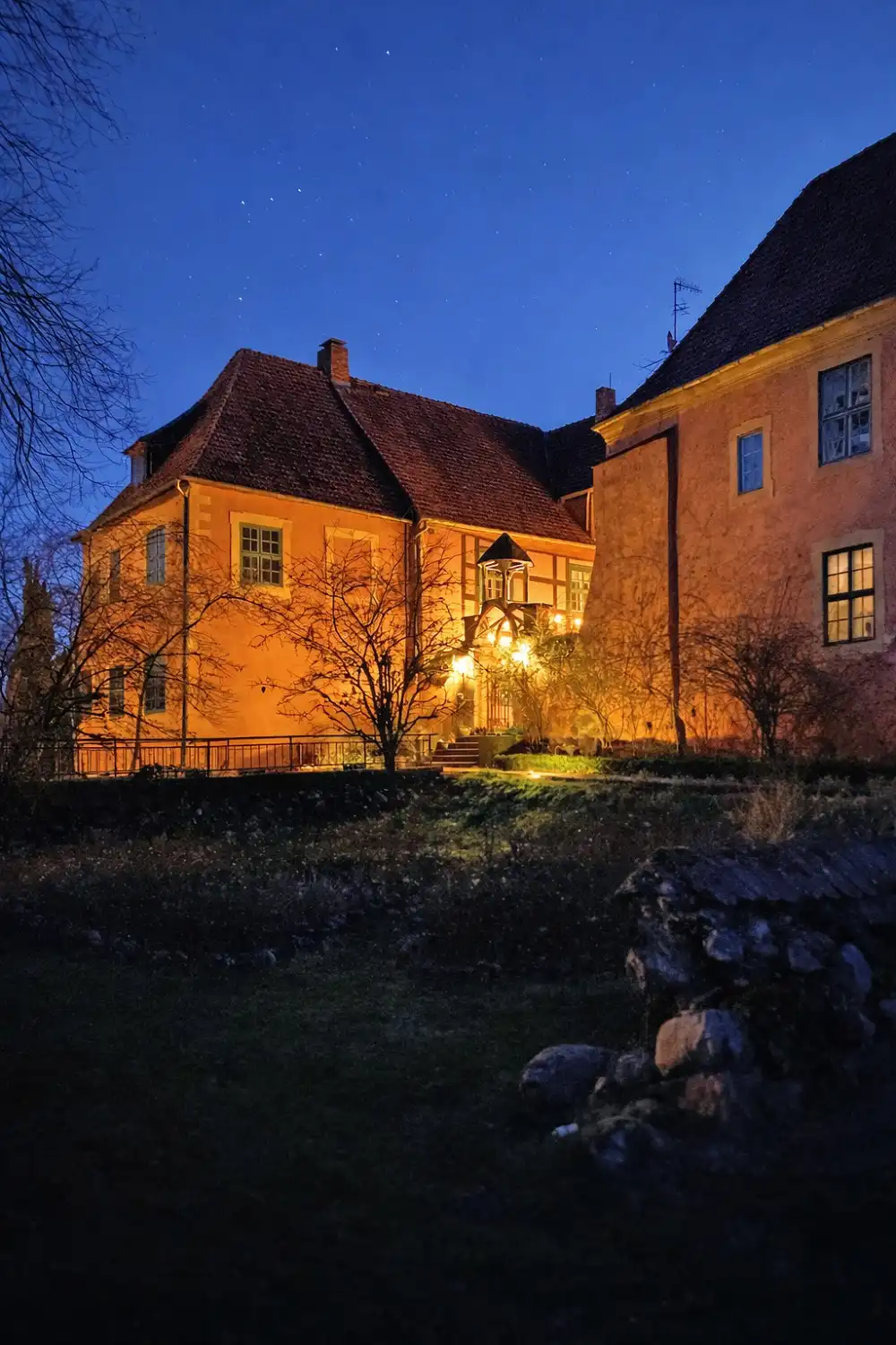 Images Historisches Rittergut mit Wasserburg und ca.19 Hektar Wald und Wiesen in Norddeutschland